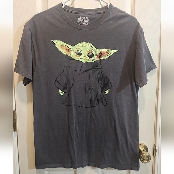 MAD Engine Other - Men’s Mad Engine Gray Medium Yoda T-shirt, EUC